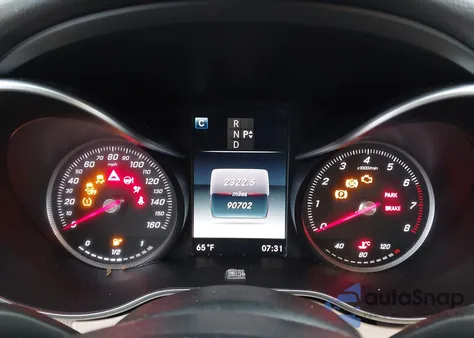 2016 Mercedes-Benz C 300 4Matic z USA, uszkodzony, nr VIN 55SWF4KB8GU114367